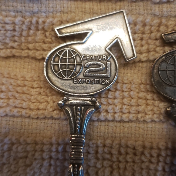 Vintage 1962 Seattle world fair spoons - Picture 2 of 7